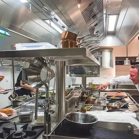 Avenida (adults Only)