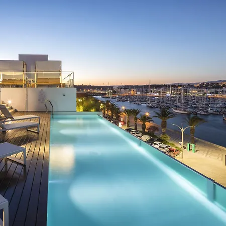 Avenida (adults Only)